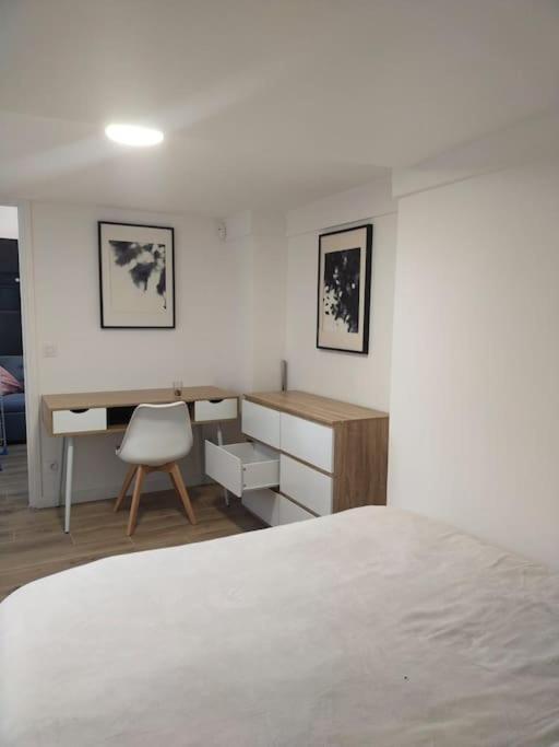 2 Piece Avec Terrasse Ensoleille Apartment Suresnes Exterior photo