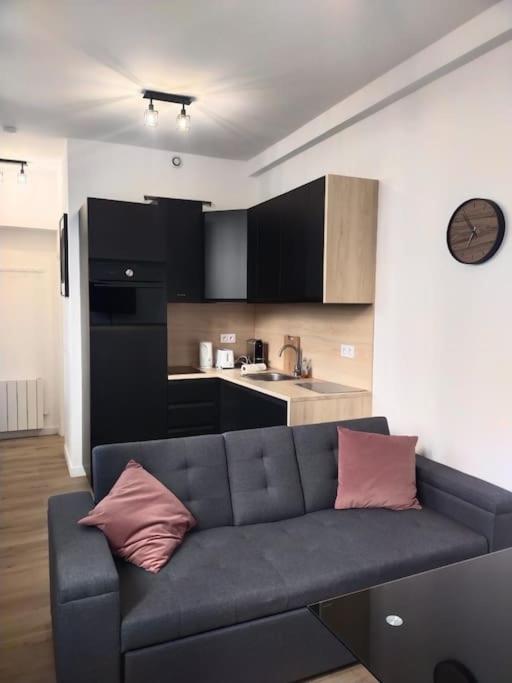 2 Piece Avec Terrasse Ensoleille Apartment Suresnes Exterior photo