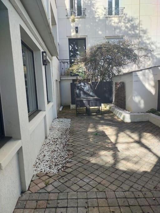 2 Piece Avec Terrasse Ensoleille Apartment Suresnes Exterior photo