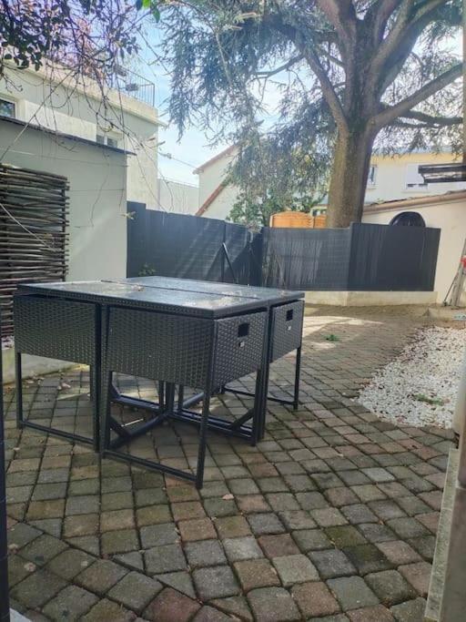 2 Piece Avec Terrasse Ensoleille Apartment Suresnes Exterior photo