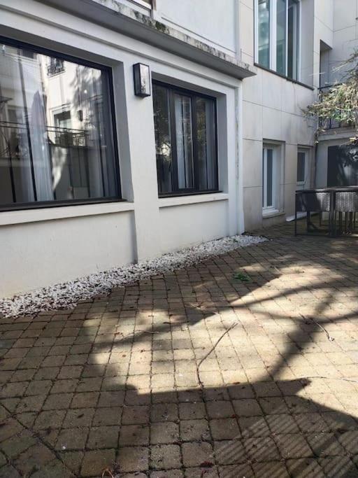 2 Piece Avec Terrasse Ensoleille Apartment Suresnes Exterior photo